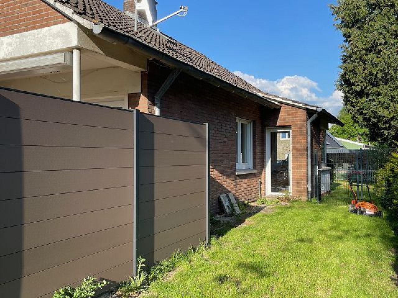Terrasse mit Sichtschutzzaun Terrasse mit Sichtschutzzaun