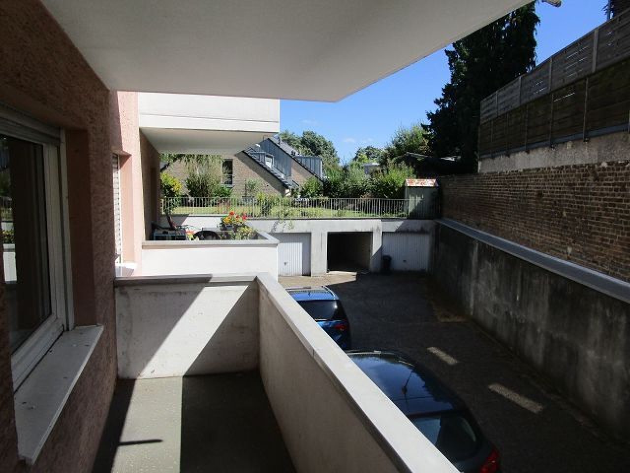 Blick zu den Garagen Blick zu den Garagen