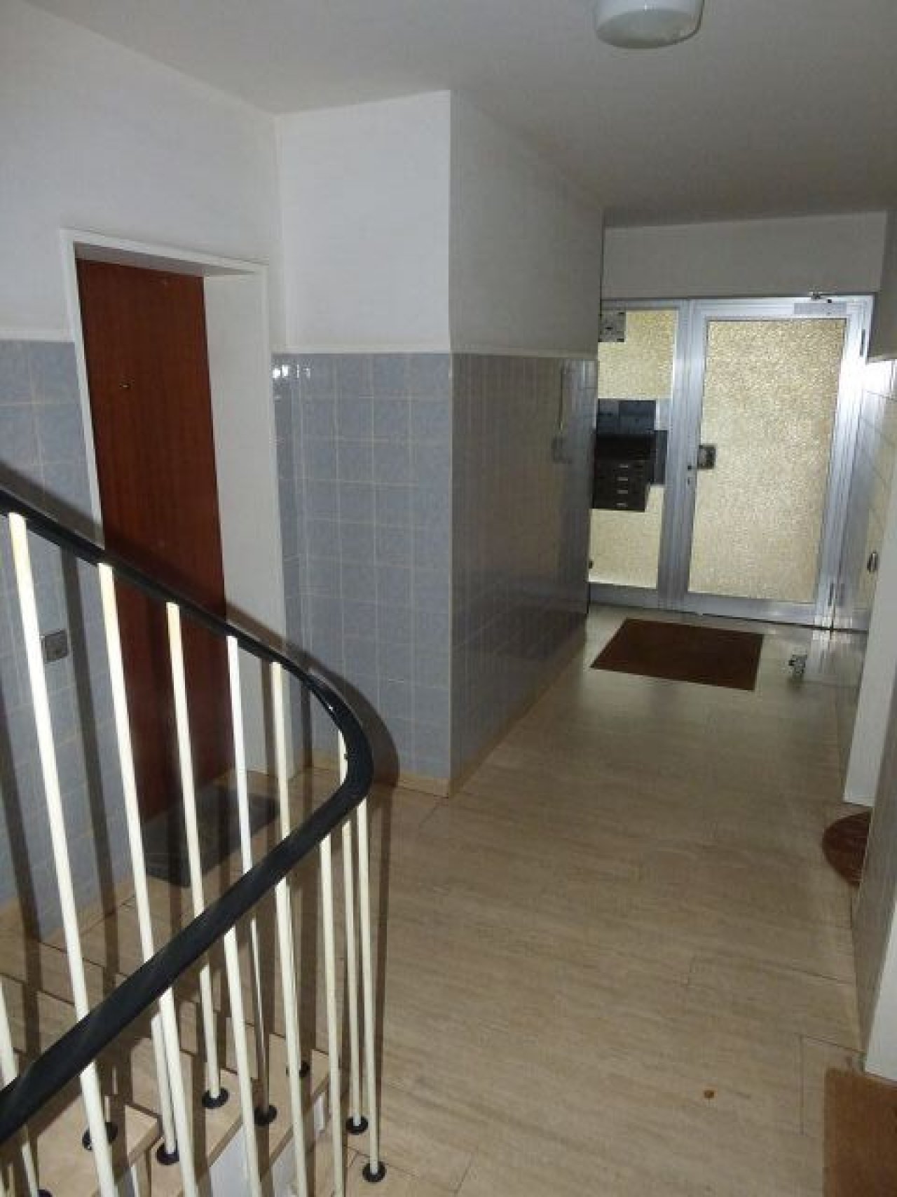 Wohnungseingangstür im vorderen Bereich Wohnungseingangstür im vorderen Bereich