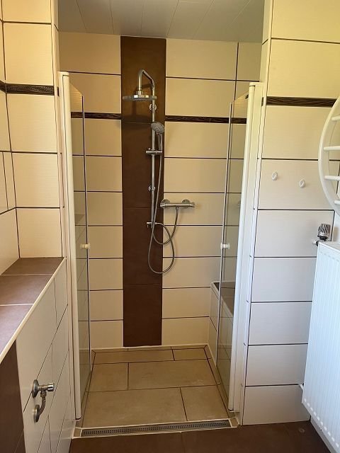 Bad mit begehbarer Dusche