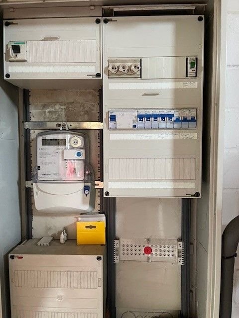 Elektrotechnik im Nebengebäude