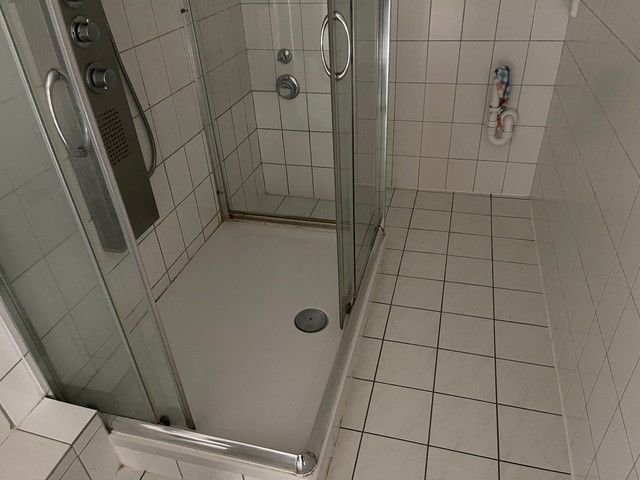Nahezu ebenerdige Dusche