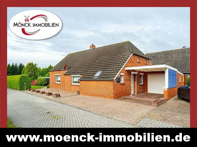 Remise und dahinter die massive Garage