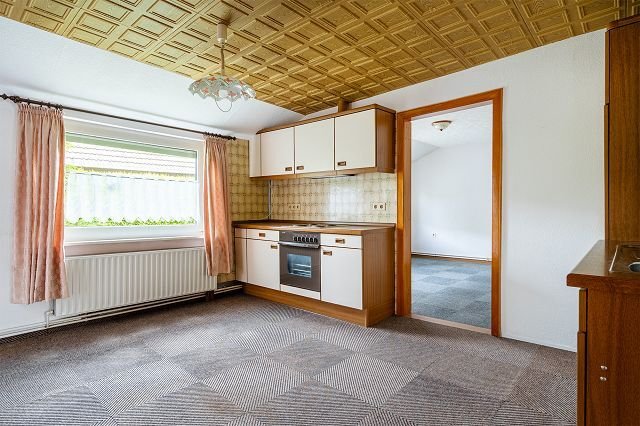 Küche (rechts die Tür zum Gästezimmer)