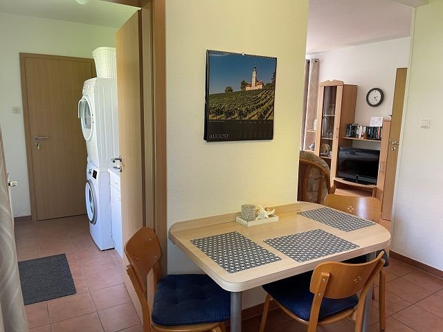 Esszimmer mit Zugang zur Küche