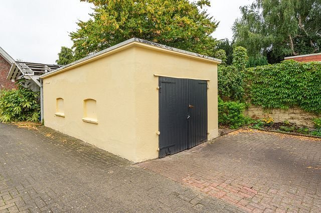 Nebengebäude hinter dem Haus