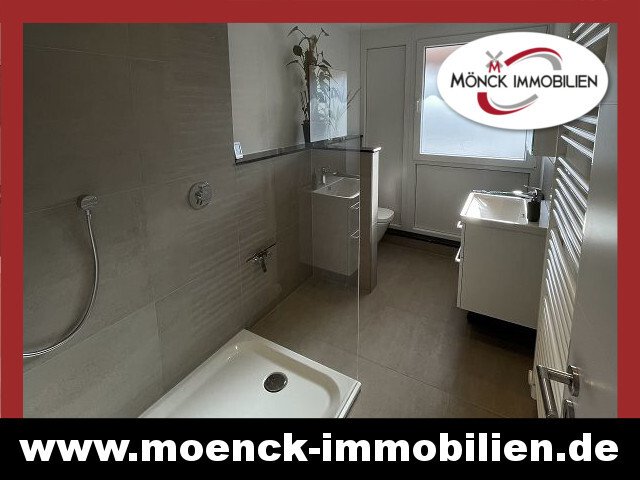 Bad Nr. 1 mit ebenerdiger Dusche und WC Bad Nr. 1 mit ebenerdiger Dusche und WC