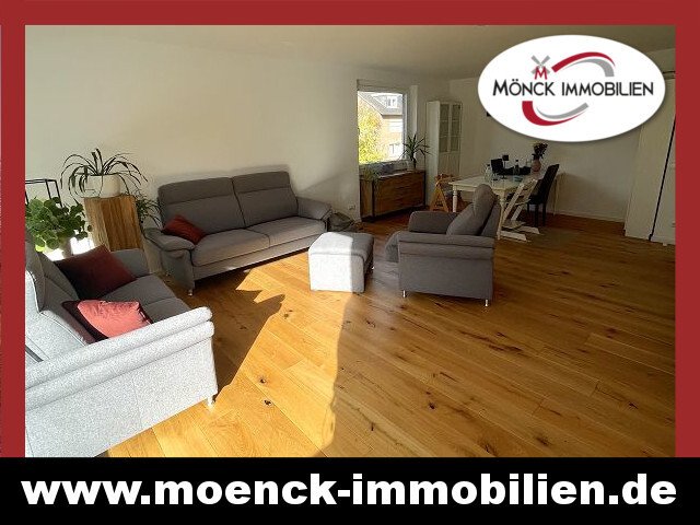 Wohnzimmer mit Parkettfußboden Wohnzimmer mit Parkettfußboden