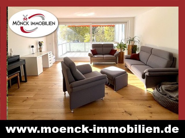 Wohnzimmer mit Zugang zum Balkon Wohnzimmer mit Zugang zum Balkon