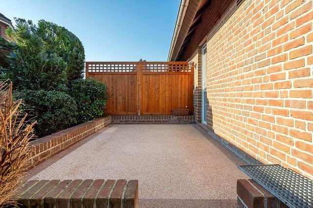 Terrasse mit Zugang zur Wohnküche