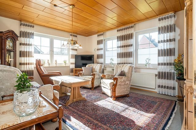 Lichtdurchflutetes Wohnzimmer