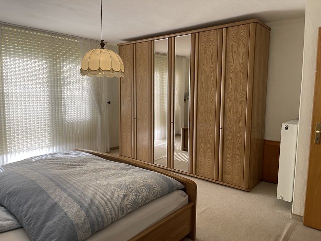 Schlafzimmer mit großem Platzangebot
