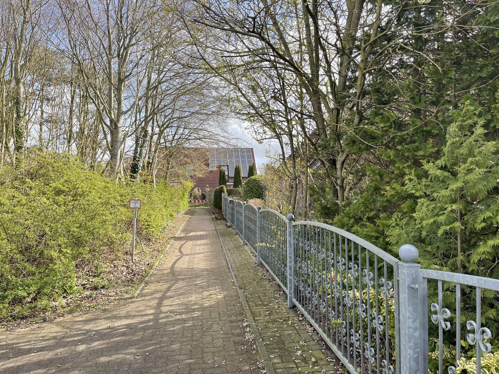 Der Fußweg ins Gemeindezentrum