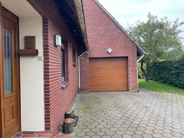 Garage mit elektrischem Torantrieb