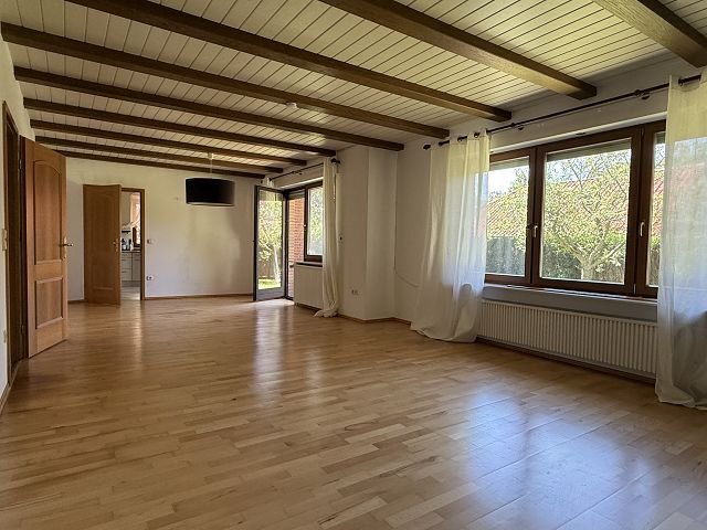 Wohnzimmer mit Zugang zur Terrasse Wohnzimmer mit Zugang zur Terrasse