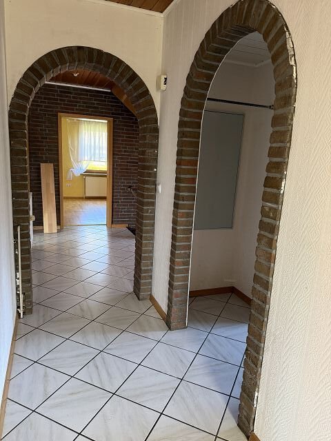 Vorderer Rundbogen führt zum Badezimmer Vorderer Rundbogen führt zum Badezimmer