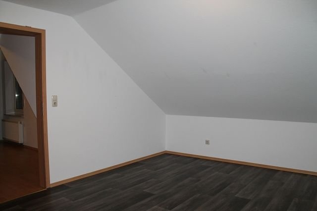 Schlafzimmer mit beiseitigen Schrägen Schlafzimmer mit beiseitigen Schrägen