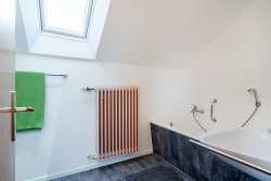 Renoviertes Bad im Dachgeschoss Renoviertes Bad im Dachgeschoss
